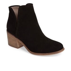 Hinge Barris Block Heel Bootie Size 7.5